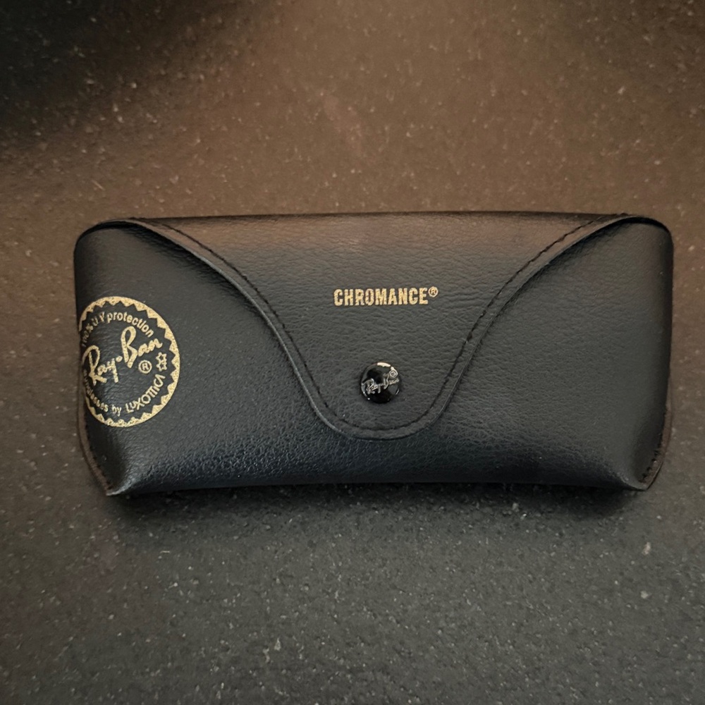 Ray-Ban Black Chromance Case